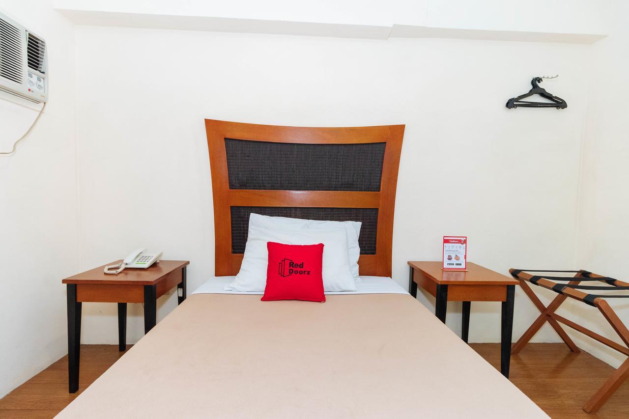 Reddoorz @ Amorsolo Makati Makati City ภายนอก รูปภาพ