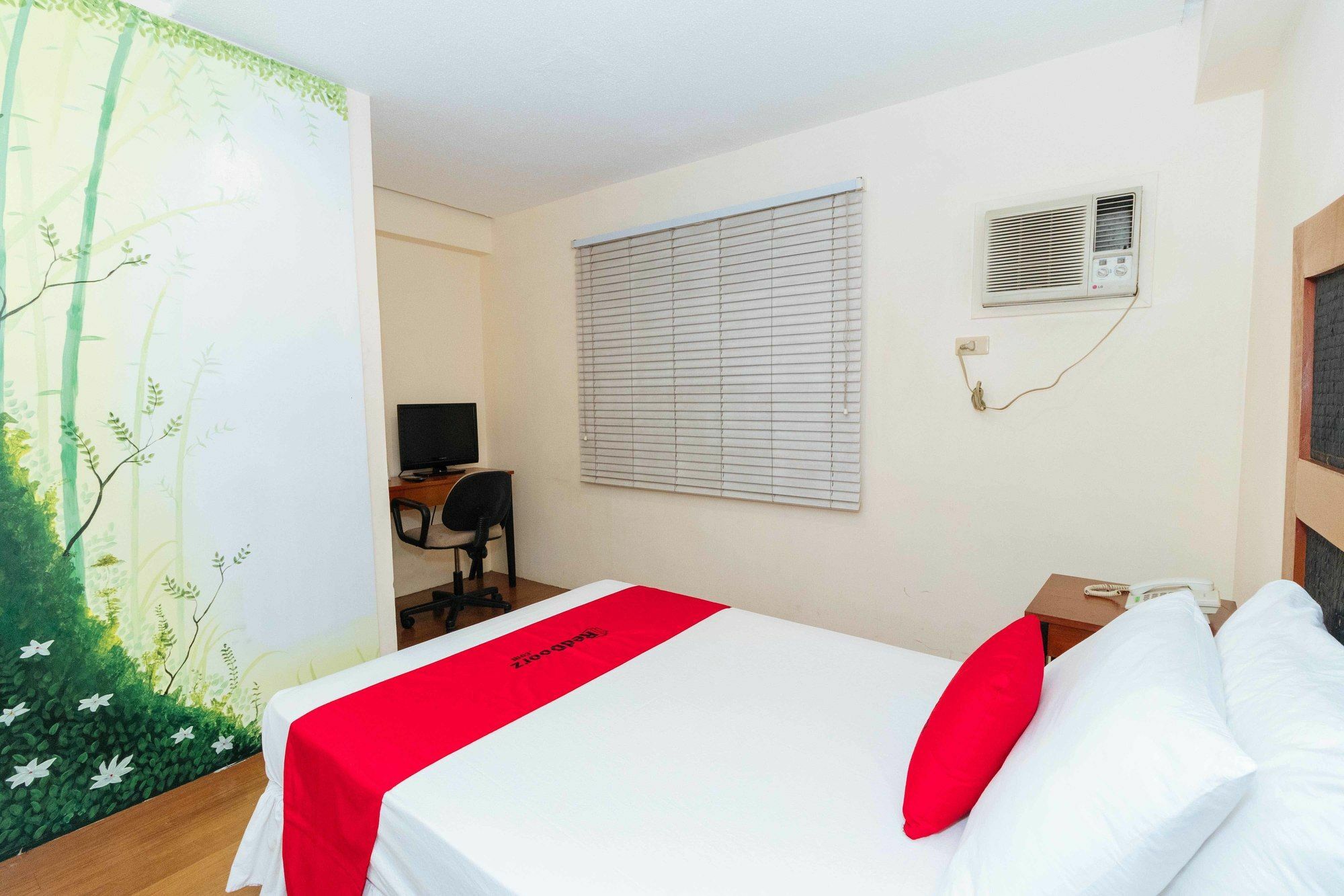 Reddoorz @ Amorsolo Makati Makati City ภายนอก รูปภาพ