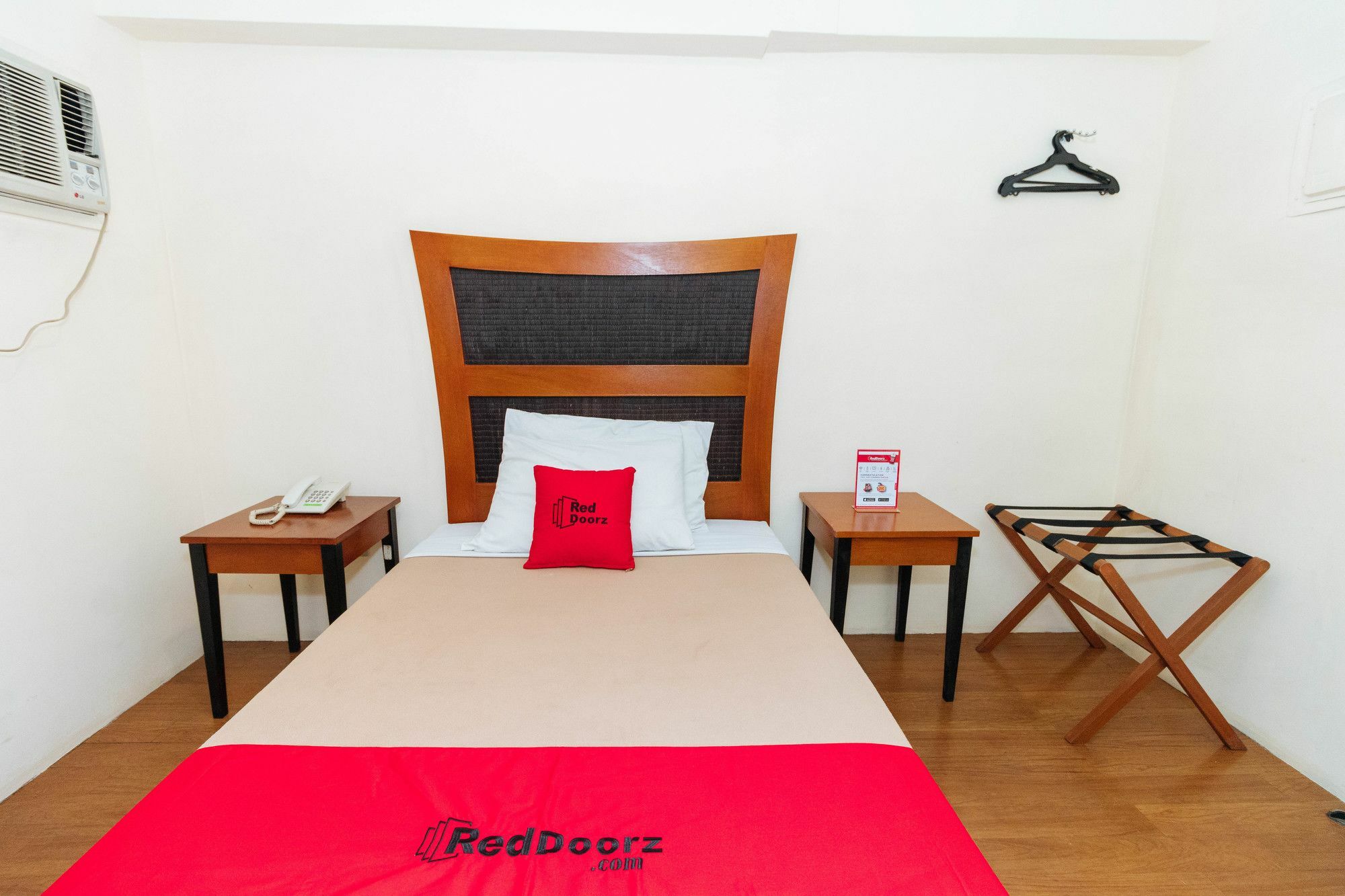 Reddoorz @ Amorsolo Makati Makati City ภายนอก รูปภาพ