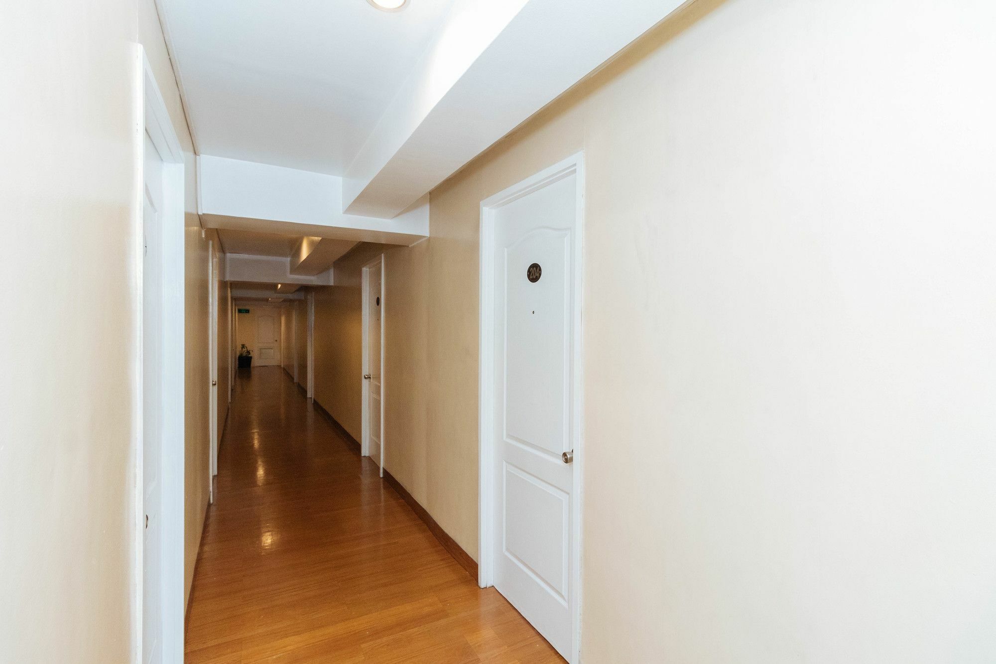 Reddoorz @ Amorsolo Makati Makati City ภายนอก รูปภาพ