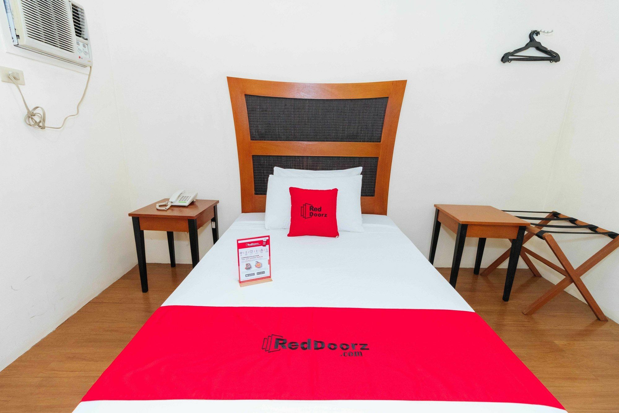 Reddoorz @ Amorsolo Makati Makati City ภายนอก รูปภาพ