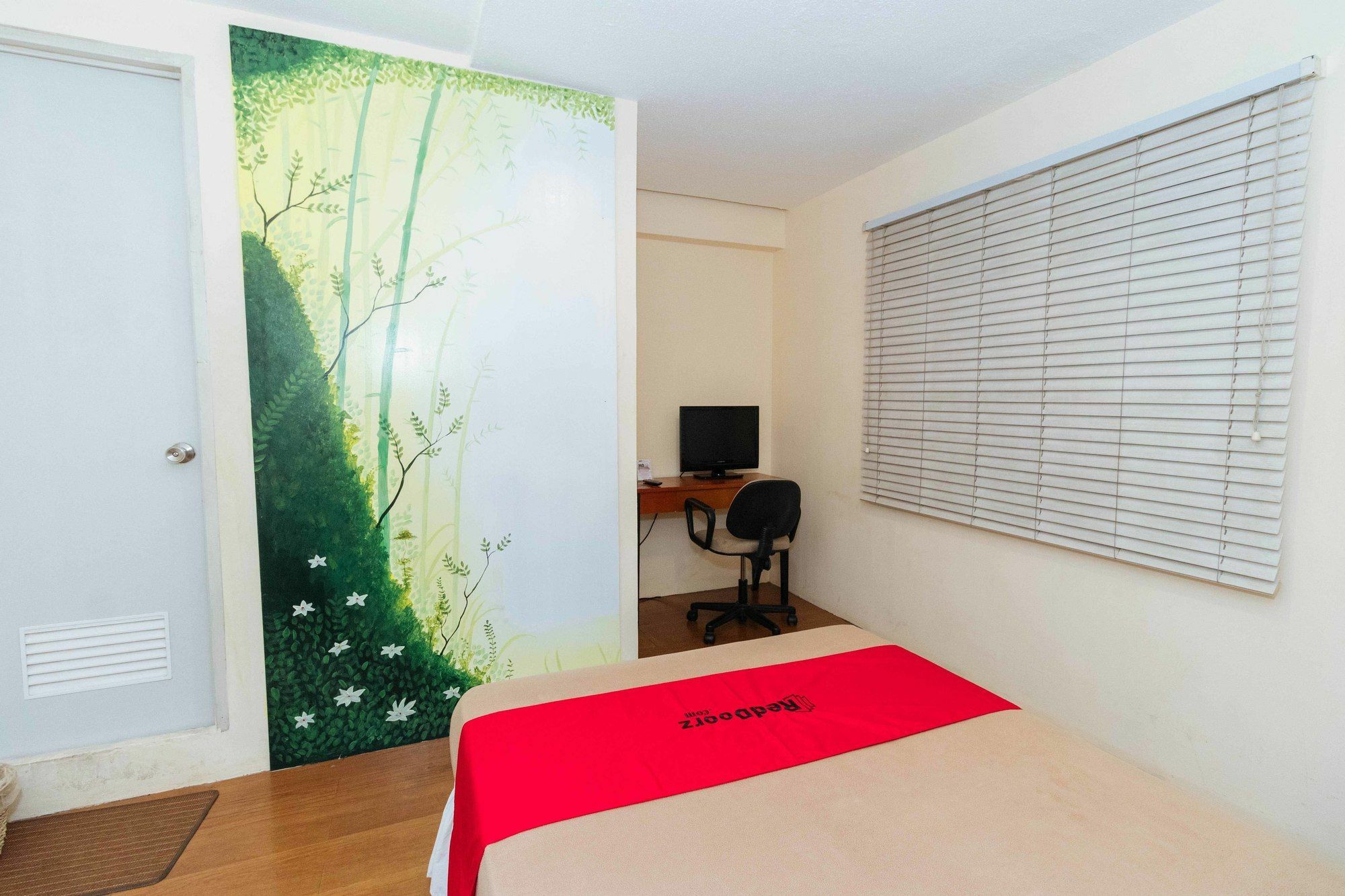 Reddoorz @ Amorsolo Makati Makati City ภายนอก รูปภาพ