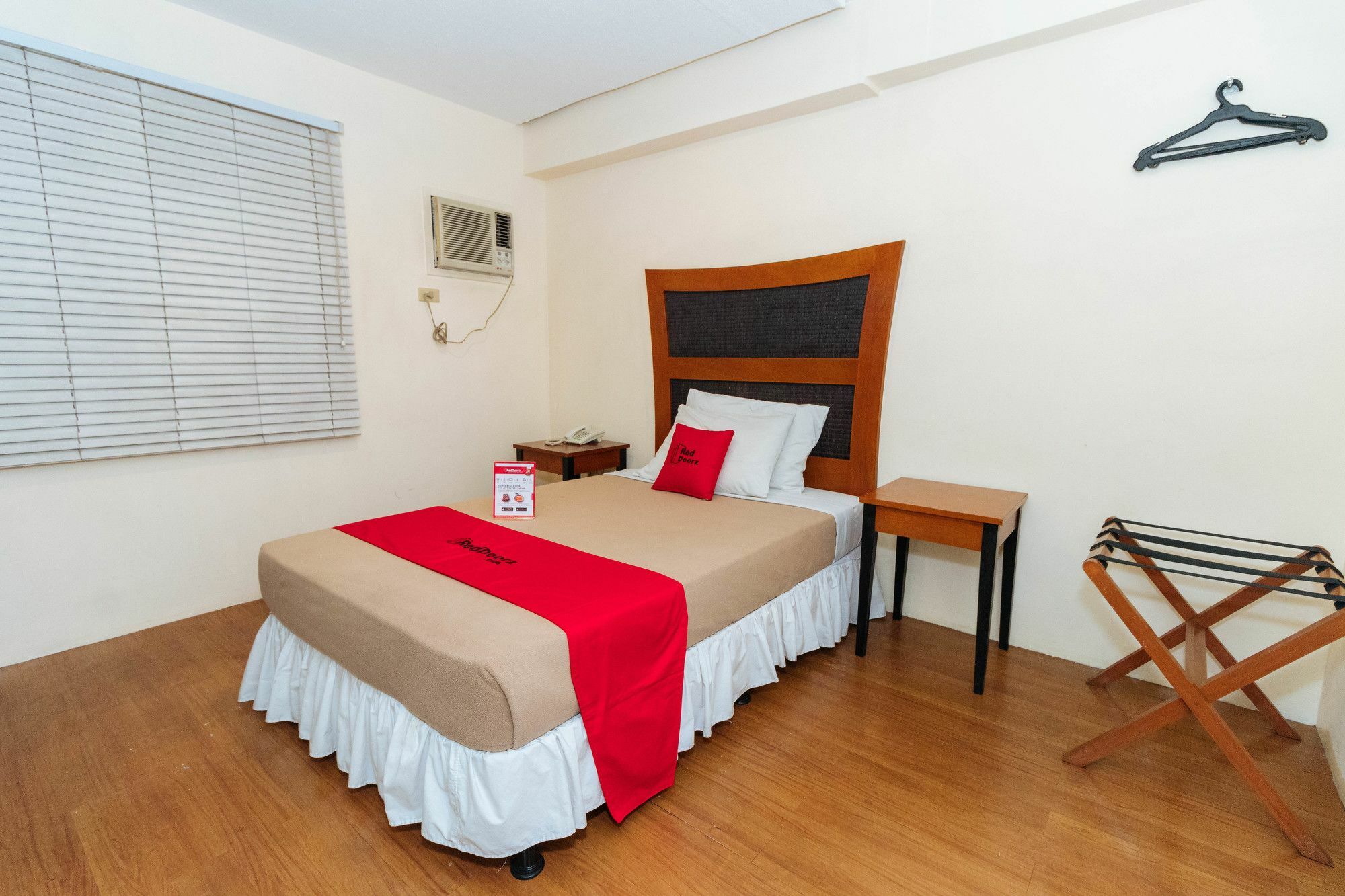 Reddoorz @ Amorsolo Makati Makati City ภายนอก รูปภาพ