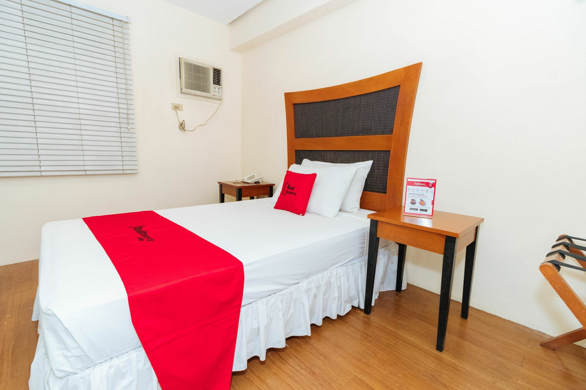 Reddoorz @ Amorsolo Makati Makati City ภายนอก รูปภาพ
