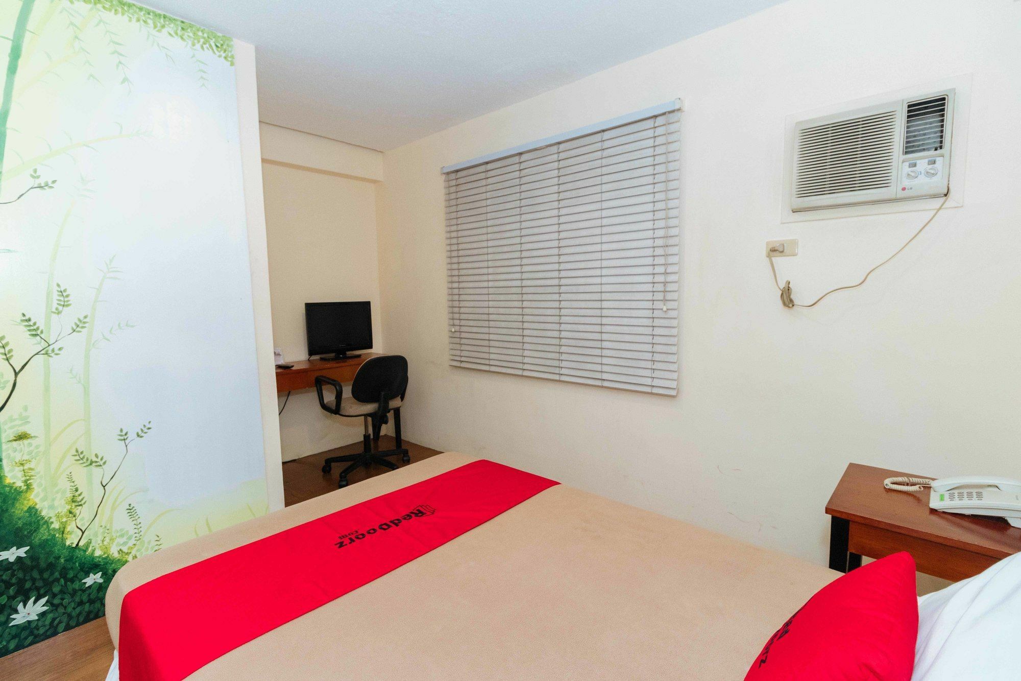 Reddoorz @ Amorsolo Makati Makati City ภายนอก รูปภาพ