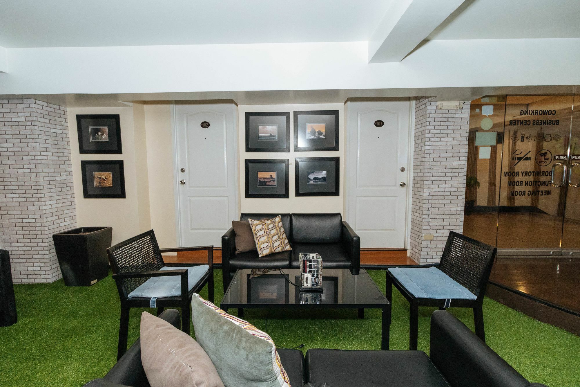 Reddoorz @ Amorsolo Makati Makati City ภายนอก รูปภาพ