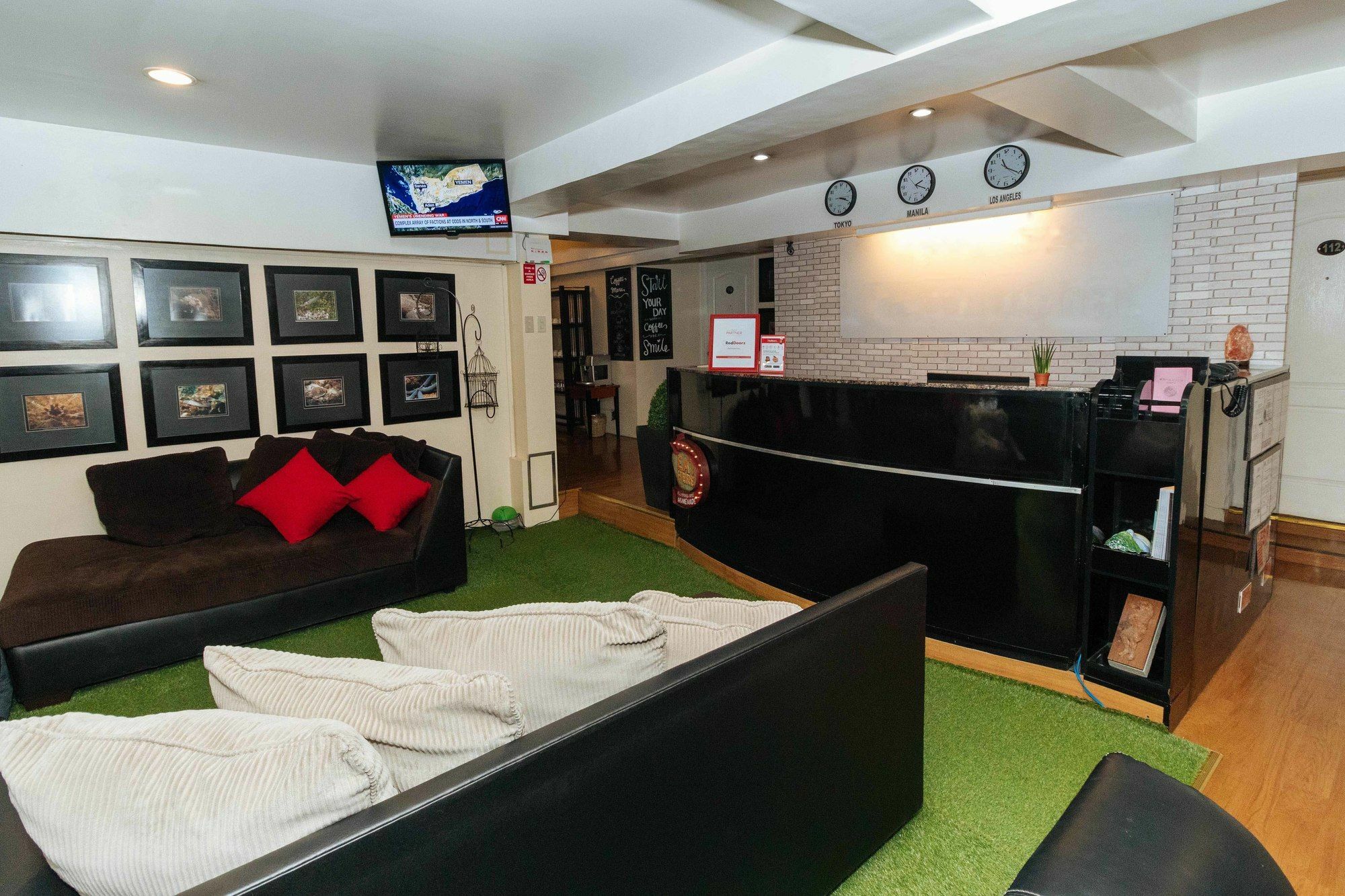 Reddoorz @ Amorsolo Makati Makati City ภายนอก รูปภาพ