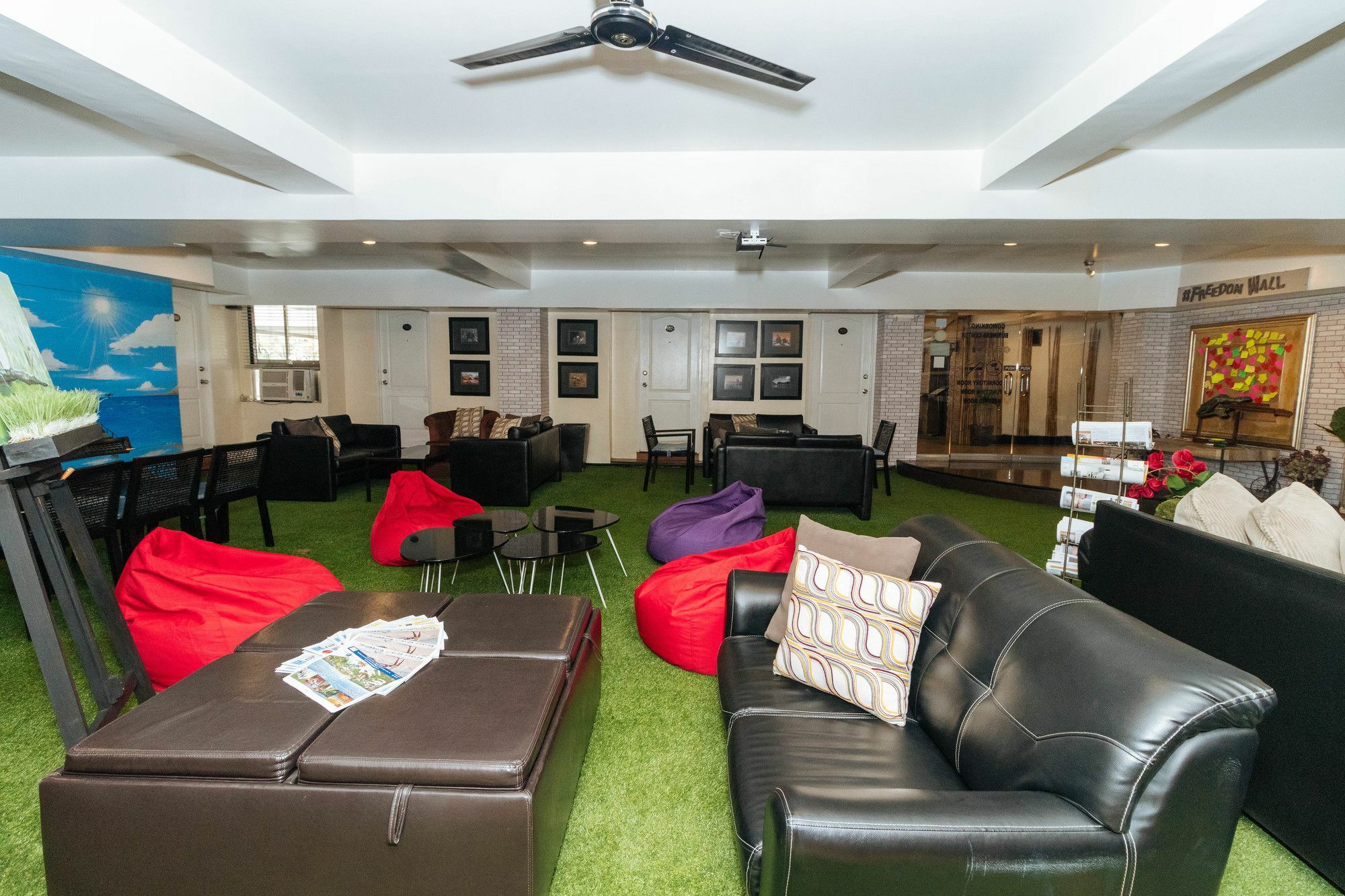 Reddoorz @ Amorsolo Makati Makati City ภายนอก รูปภาพ