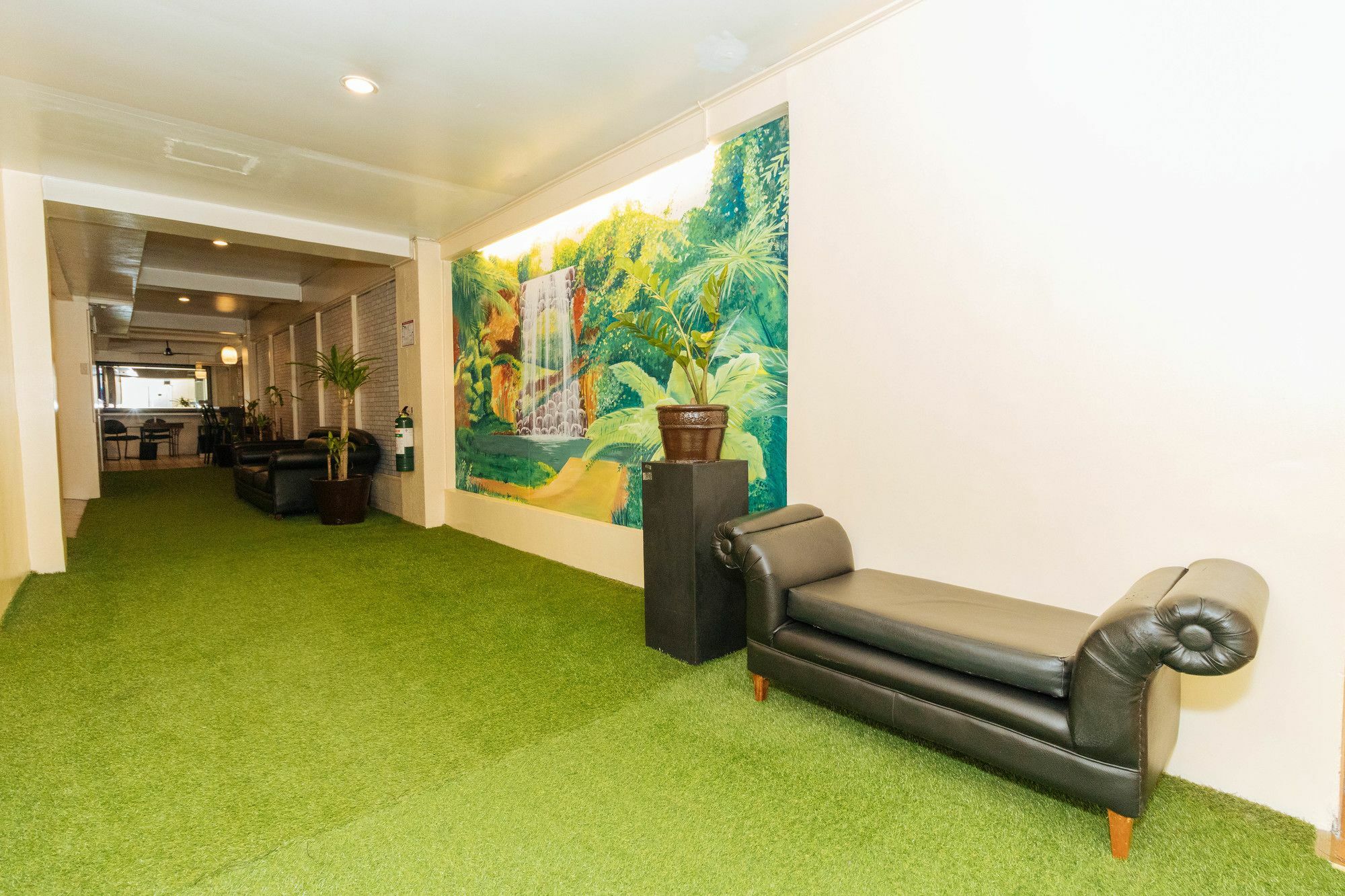 Reddoorz @ Amorsolo Makati Makati City ภายนอก รูปภาพ