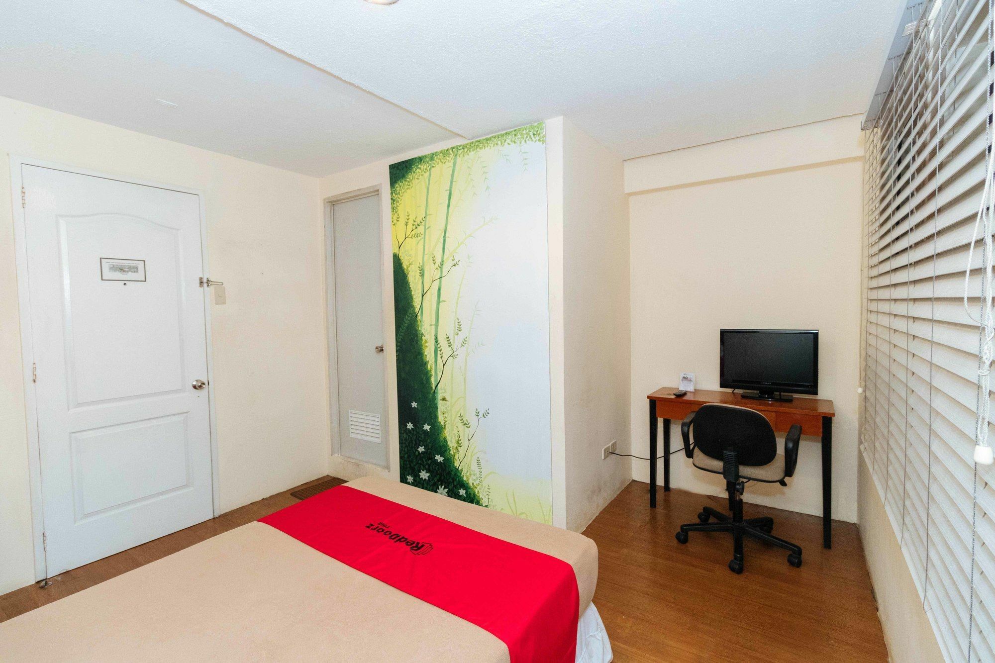 Reddoorz @ Amorsolo Makati Makati City ภายนอก รูปภาพ