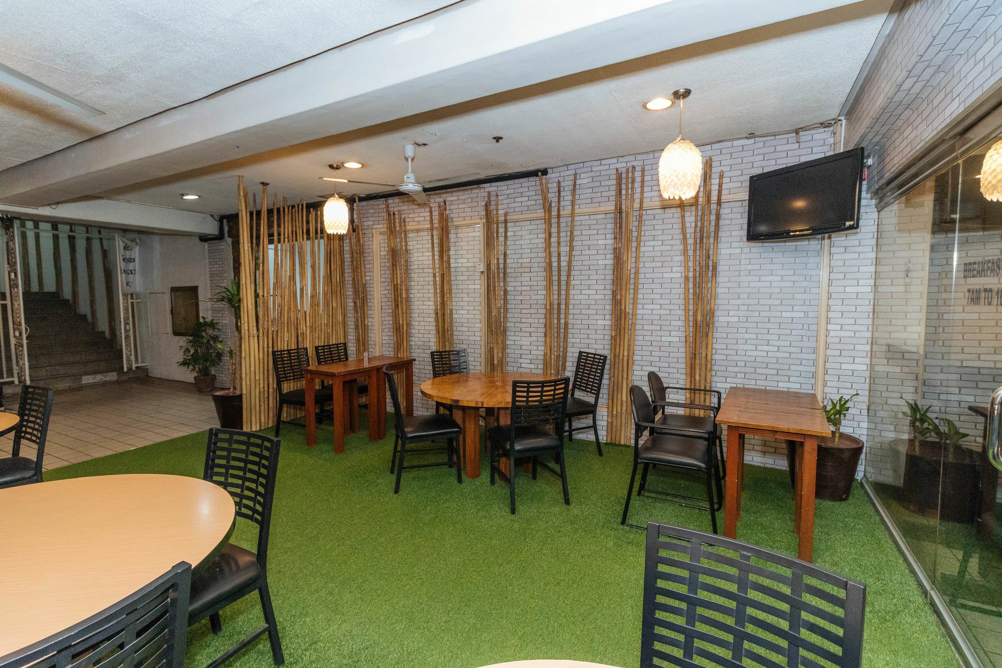 Reddoorz @ Amorsolo Makati Makati City ภายนอก รูปภาพ