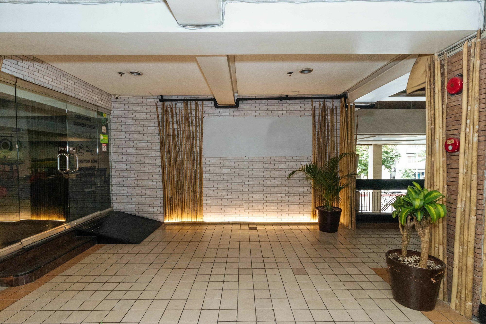 Reddoorz @ Amorsolo Makati Makati City ภายนอก รูปภาพ
